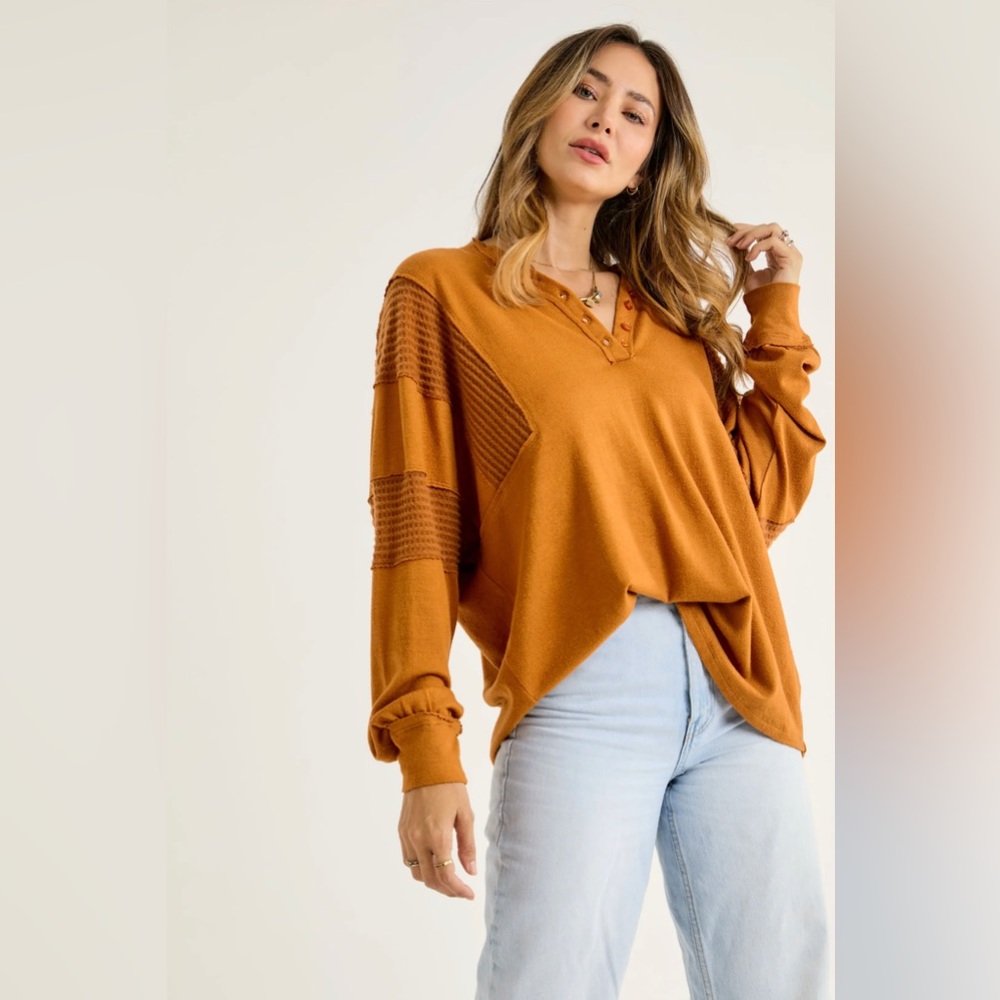 NWT CAMEL CONTRAST SLEEVE BLOCK DETAIL RELAXED COMPY KNIT TOP